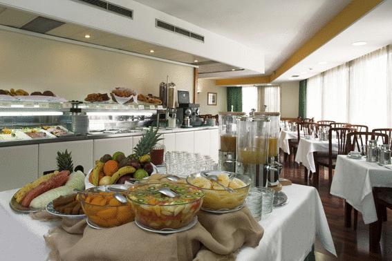 Husa Moncloa Hotel Madrid Restaurant photo