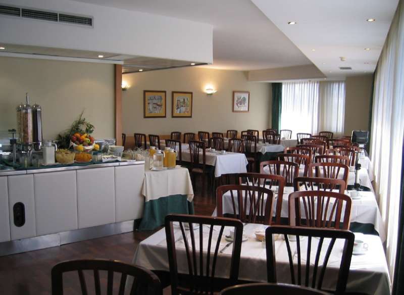 Husa Moncloa Madrid Exterior photo